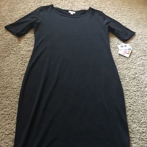 Small solid black Julia BNWT